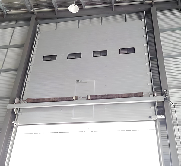 阿拉尔农场工业滑升门