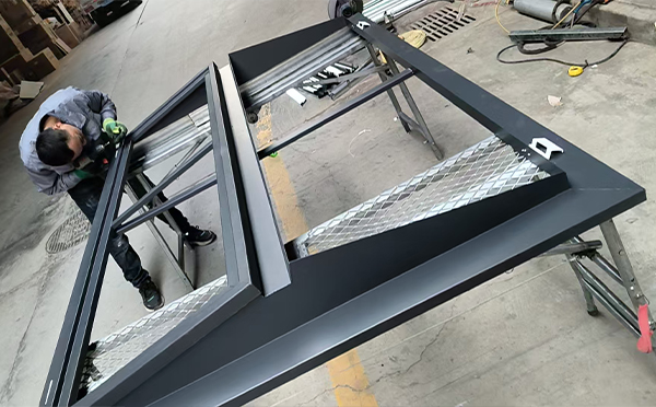 阿拉尔农场排烟窗