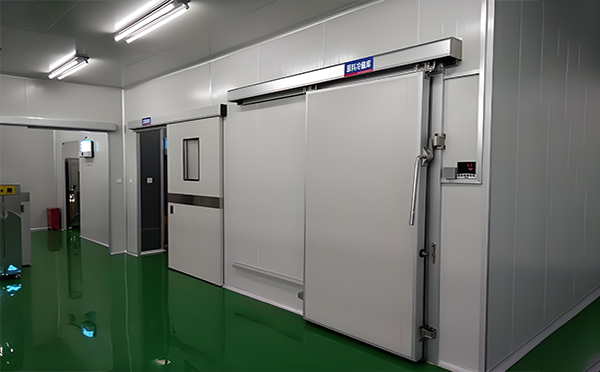 阿拉尔农场冷库门