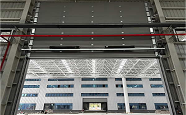 阿拉尔农场工业提升门