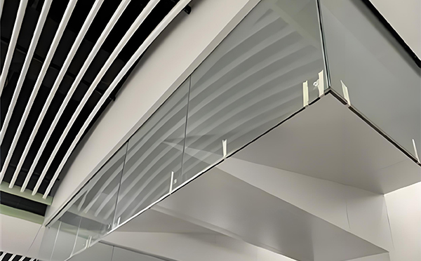 阿拉尔农场玻璃挡烟垂壁