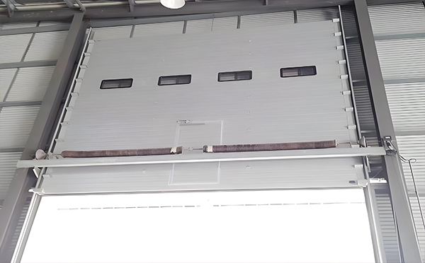 阿拉尔农场工业滑升门