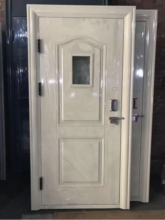 阿拉尔农场学校教室门