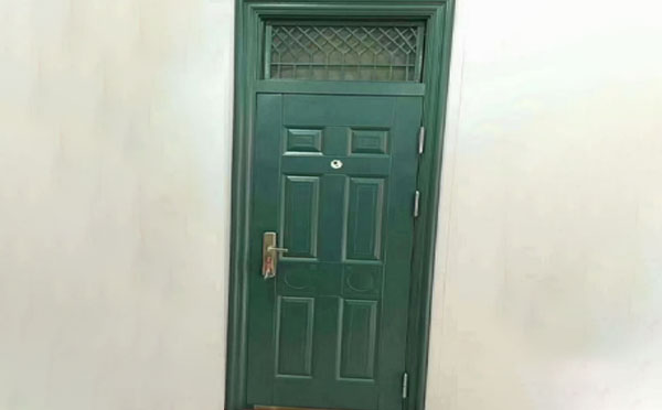 阿拉尔农场学校教室门