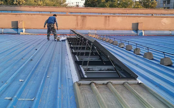 某区域性物流仓储中心阿拉尔农场排烟窗系统安装项目