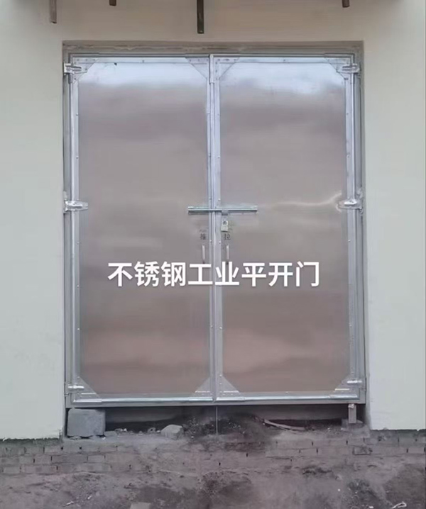 不锈钢阿拉尔农场工业平开门在现代工业场景中的应用实践