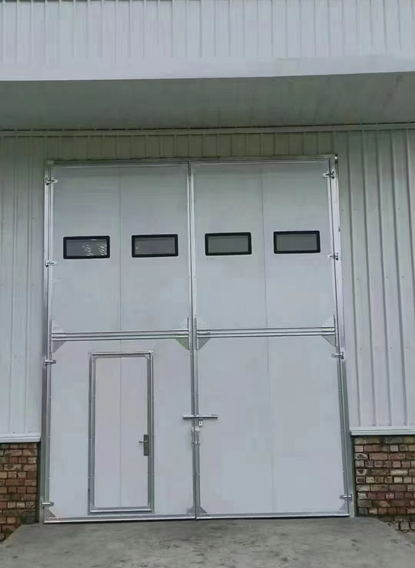 阿拉尔农场工业门在设备装配车间出入口的实施记录