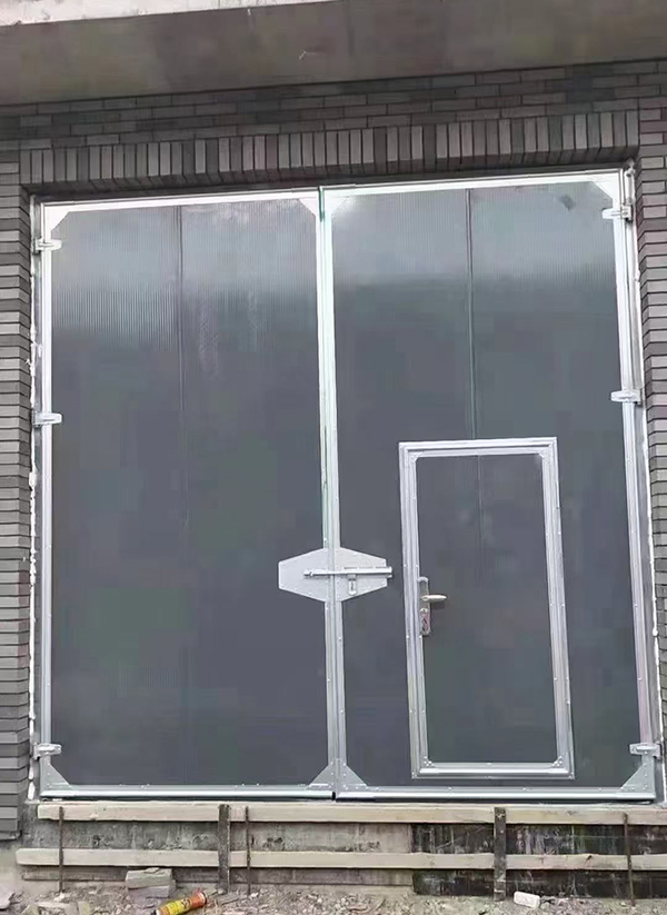 阿拉尔农场工业平开门在大型设备制造车间的应用实例